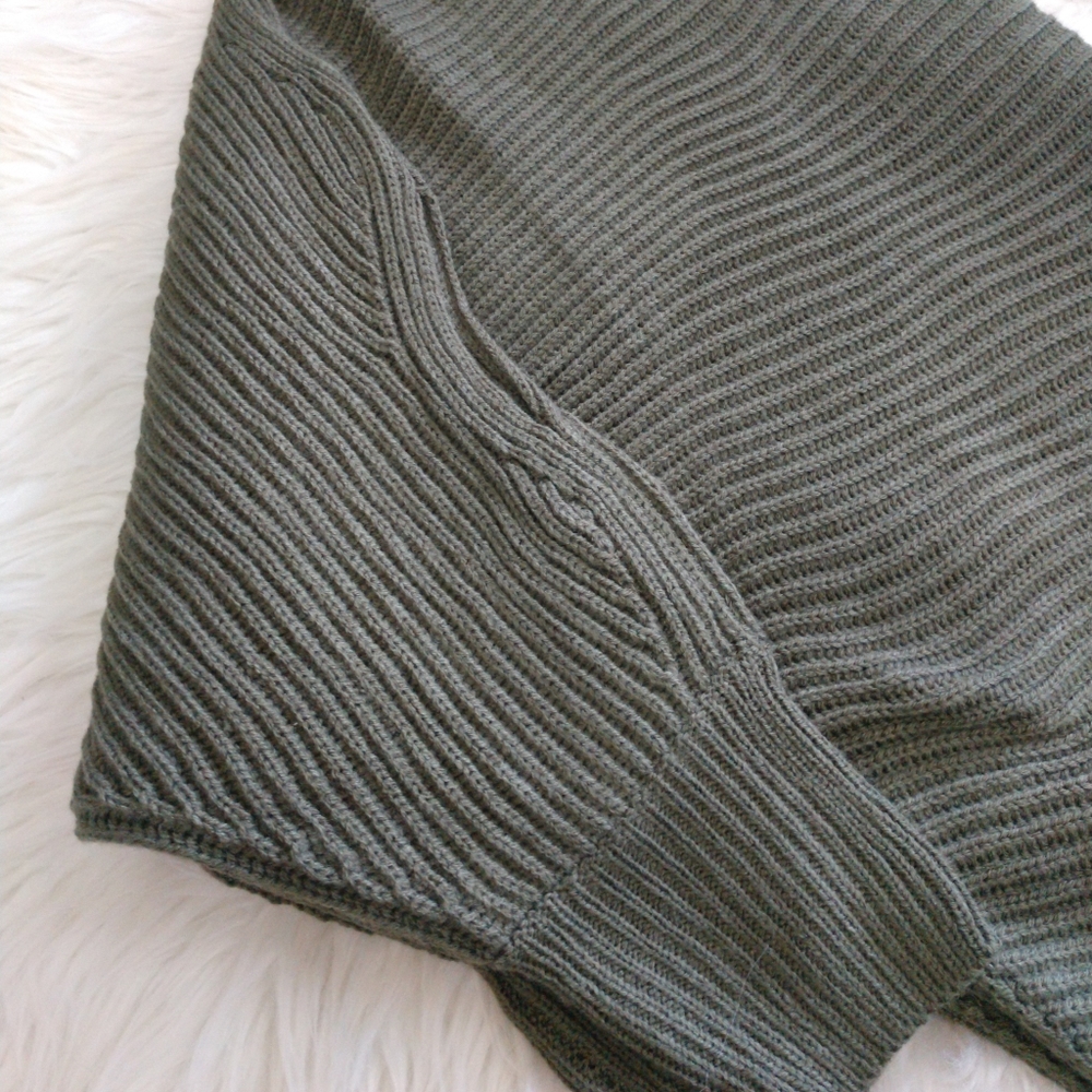 🆕 JAMESYN- Olive Oversized Boyfriend Knit Sweater w/Open Arm Detail - Picture 16 of 16